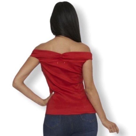 Red Off Shoulder Top-Pullover - Picture 3 of 4